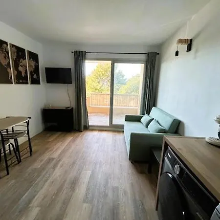 Port 2 Personnes 2 Enfants Vue Hippodrome Йер